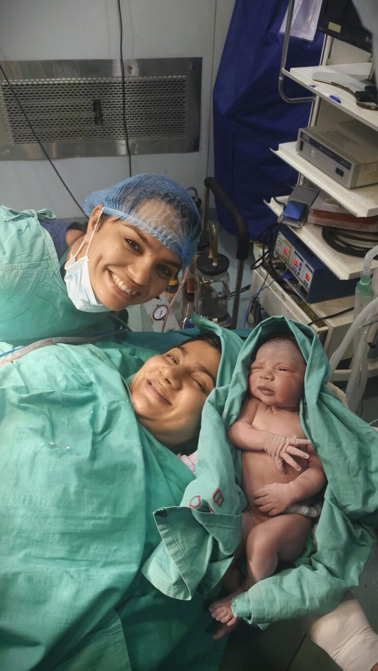 Dr. Archana Mohana with new mother and newborn after a successful delivery in Indore