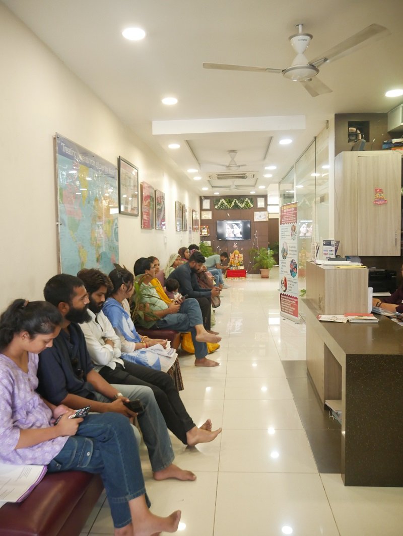 Spacious and comfortable waiting area at Dr. Mohana’s Skin, Laser & Hair Transplant Center, ensuring a calm environment for patients seeking gynecology, infertility, skin, and hair treatments. 