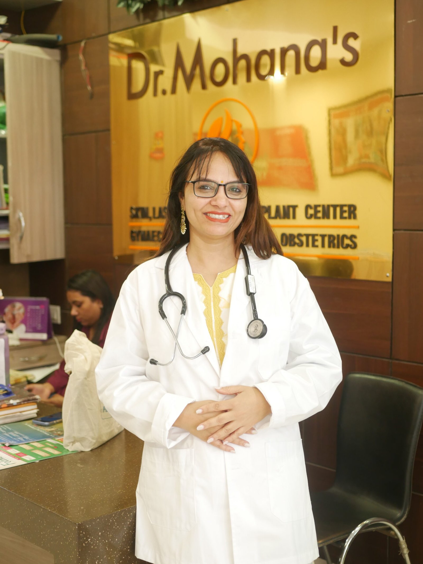 Dr. Archana Mohana at her Advanced OB/GYN Center in Indore, providing expert care in high-risk pregnancy, infertility, laparoscopy, and women’s health. 