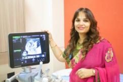 Dr. Archana Mohana showing pregnancy ultrasound at her gynecology clinic in Indore
